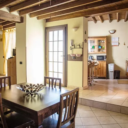 Fulvia - Courtyard With Balcony דירה ארונה