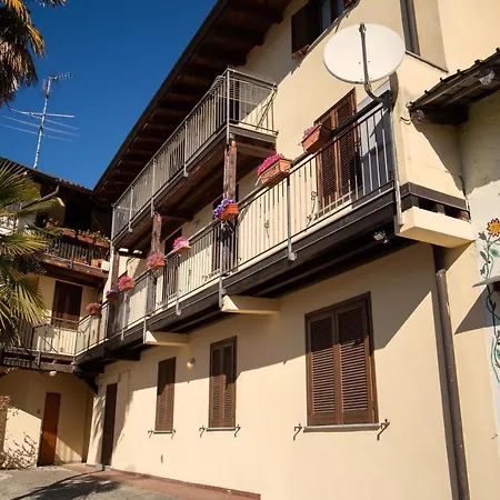 Fulvia - Courtyard With Balcony * ארונה